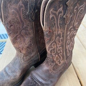 Justin boots brown embroidered